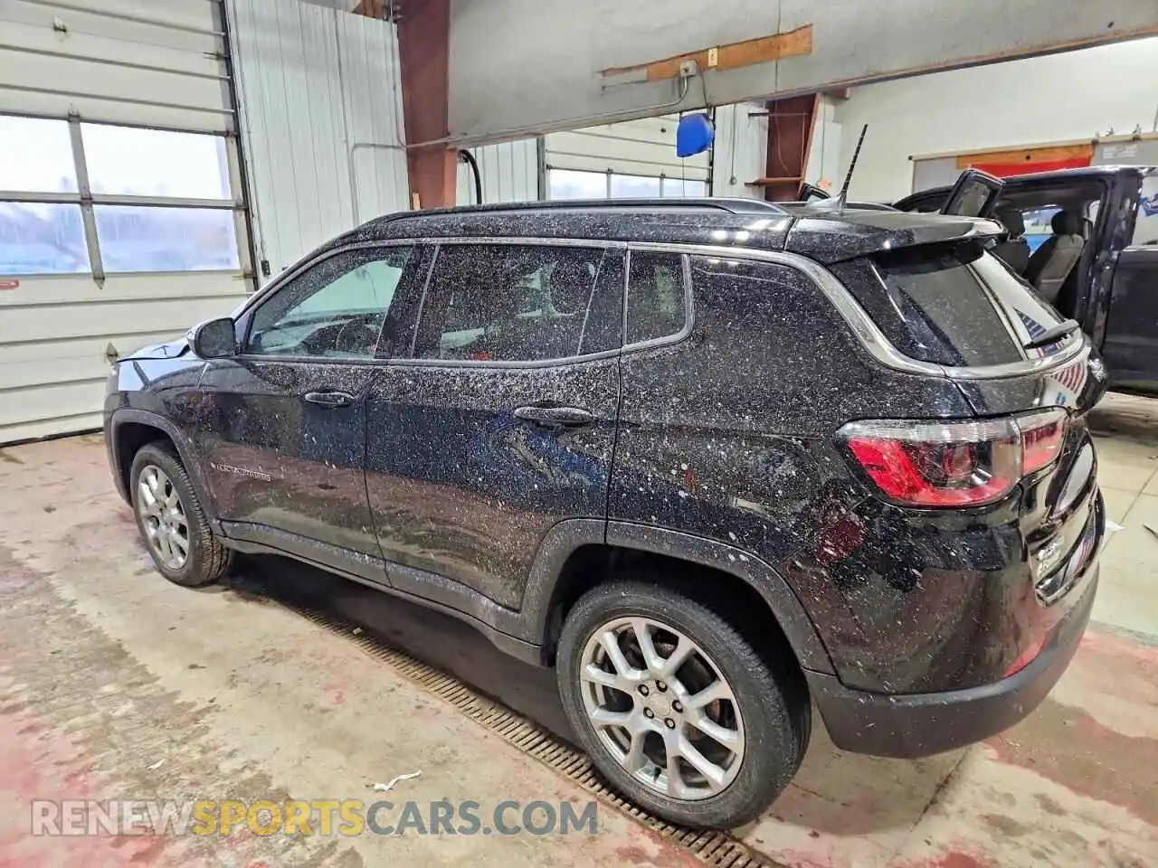 2 Photograph of a damaged car 3C4NJDFN2RT156683 JEEP COMPASS 2024