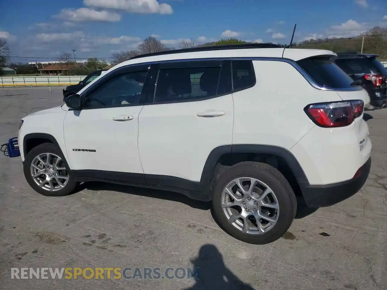 2 Photograph of a damaged car 3C4NJDFN3RT126608 JEEP COMPASS 2024