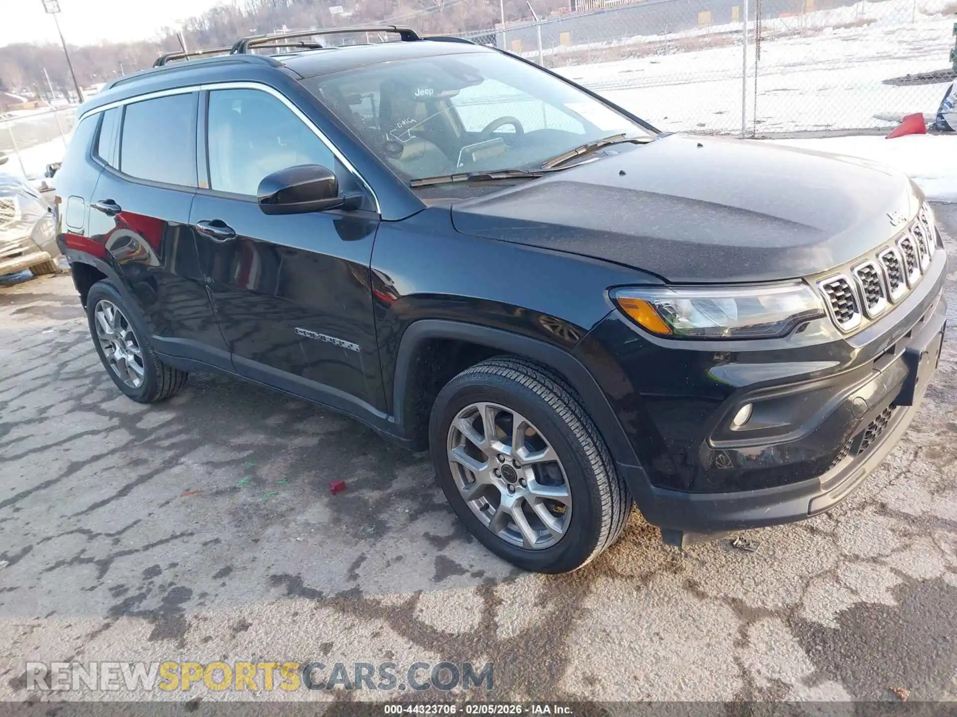 1 Photograph of a damaged car 3C4NJDBN1ST515713 JEEP COMPASS 2025