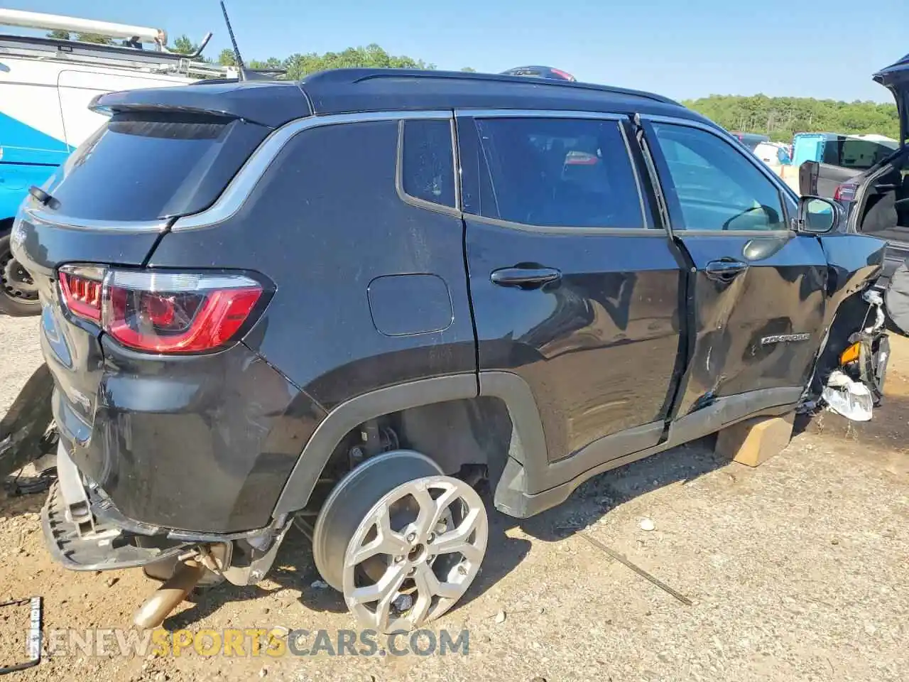 3 Фотография поврежденного автомобиля 3C4NJDBN2ST517700 JEEP COMPASS 2025