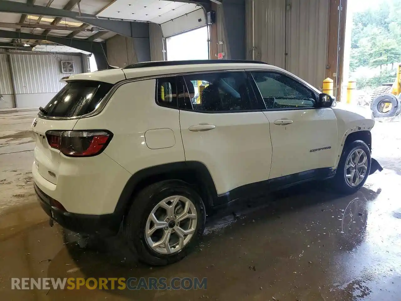 3 Photograph of a damaged car 3C4NJDBN5ST574618 JEEP COMPASS 2025