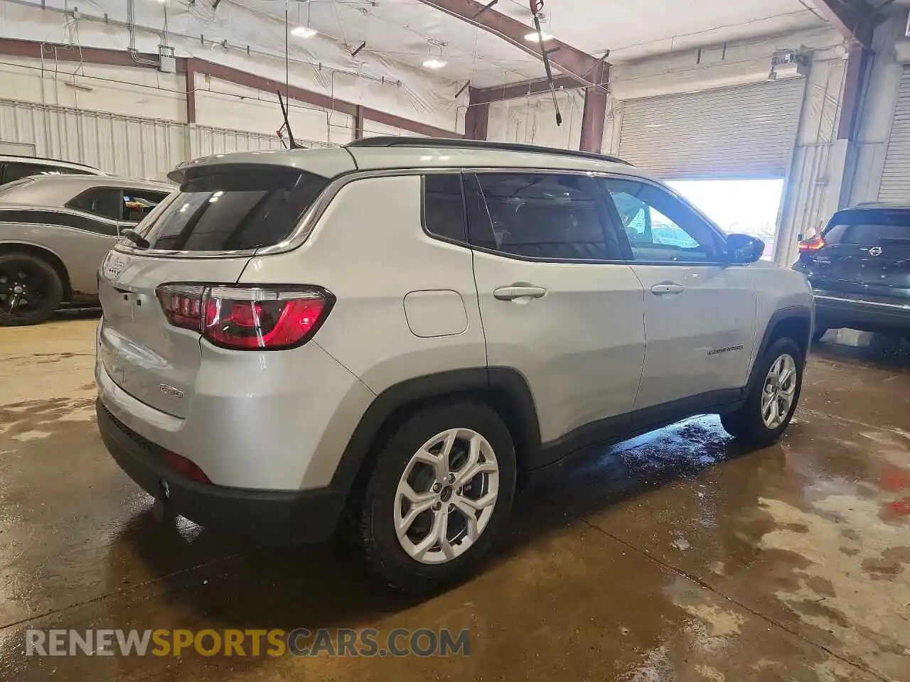 3 Photograph of a damaged car 3C4NJDBN6ST520714 JEEP COMPASS 2025