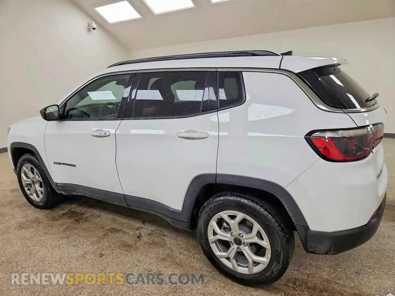 2 fotografías del automóvil dañado 3C4NJDBN7ST597690 JEEP COMPASS 2025