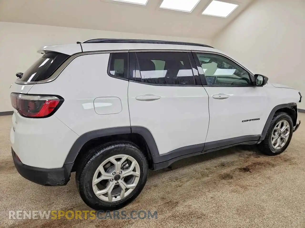 3 fotografías del automóvil dañado 3C4NJDBN7ST597690 JEEP COMPASS 2025
