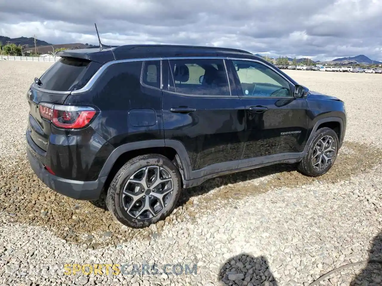 3 Photograph of a damaged car 3C4NJDCN1ST548340 JEEP COMPASS 2025