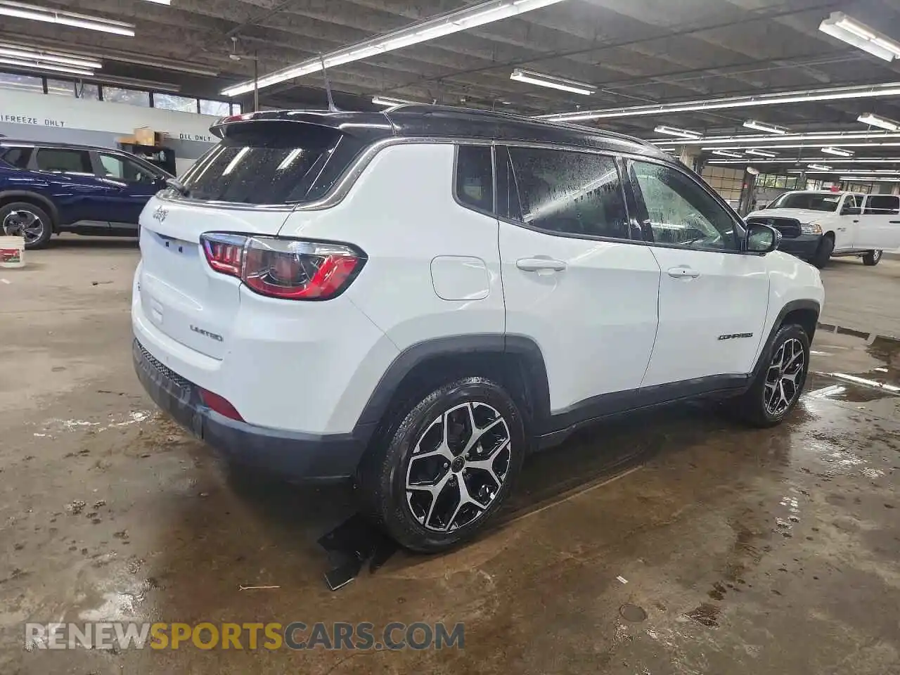 3 Photograph of a damaged car 3C4NJDCN1ST621237 JEEP COMPASS 2025