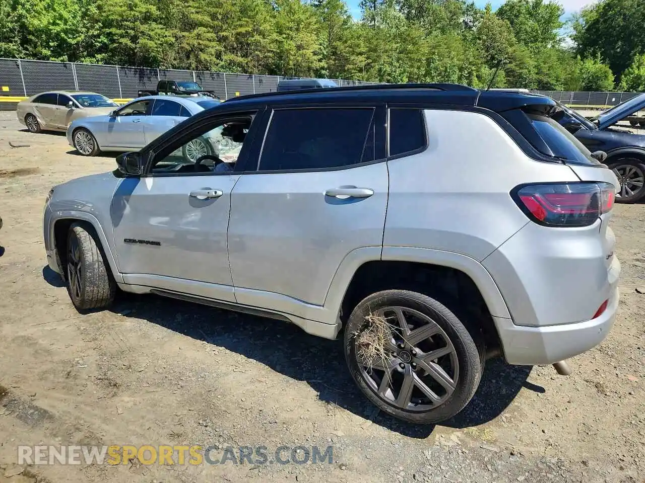 2 fotografías del automóvil dañado 3C4NJDCN2ST501494 JEEP COMPASS 2025