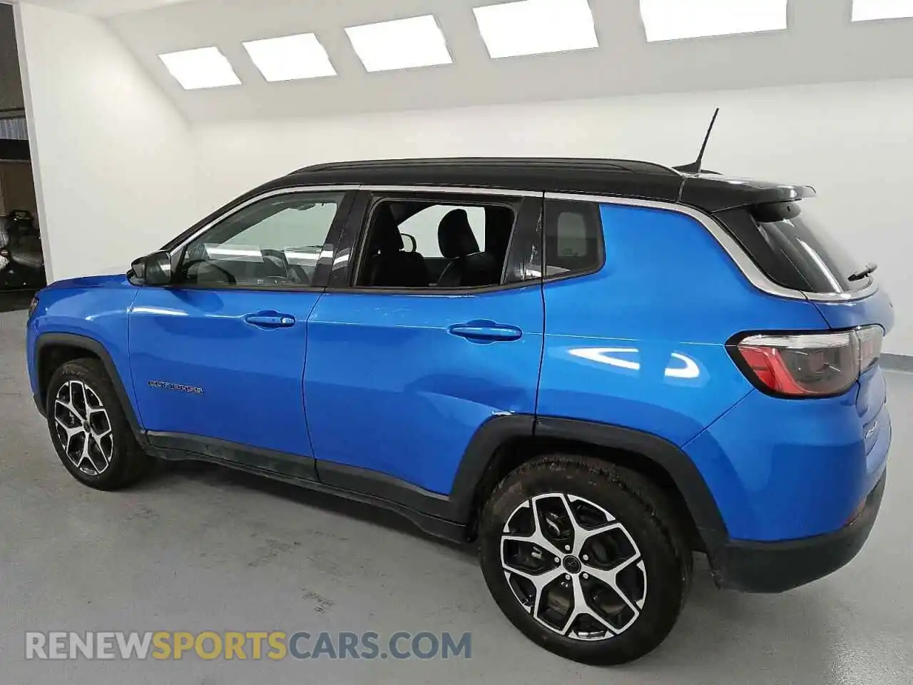 2 fotografías del automóvil dañado 3C4NJDCN3ST525903 JEEP COMPASS 2025