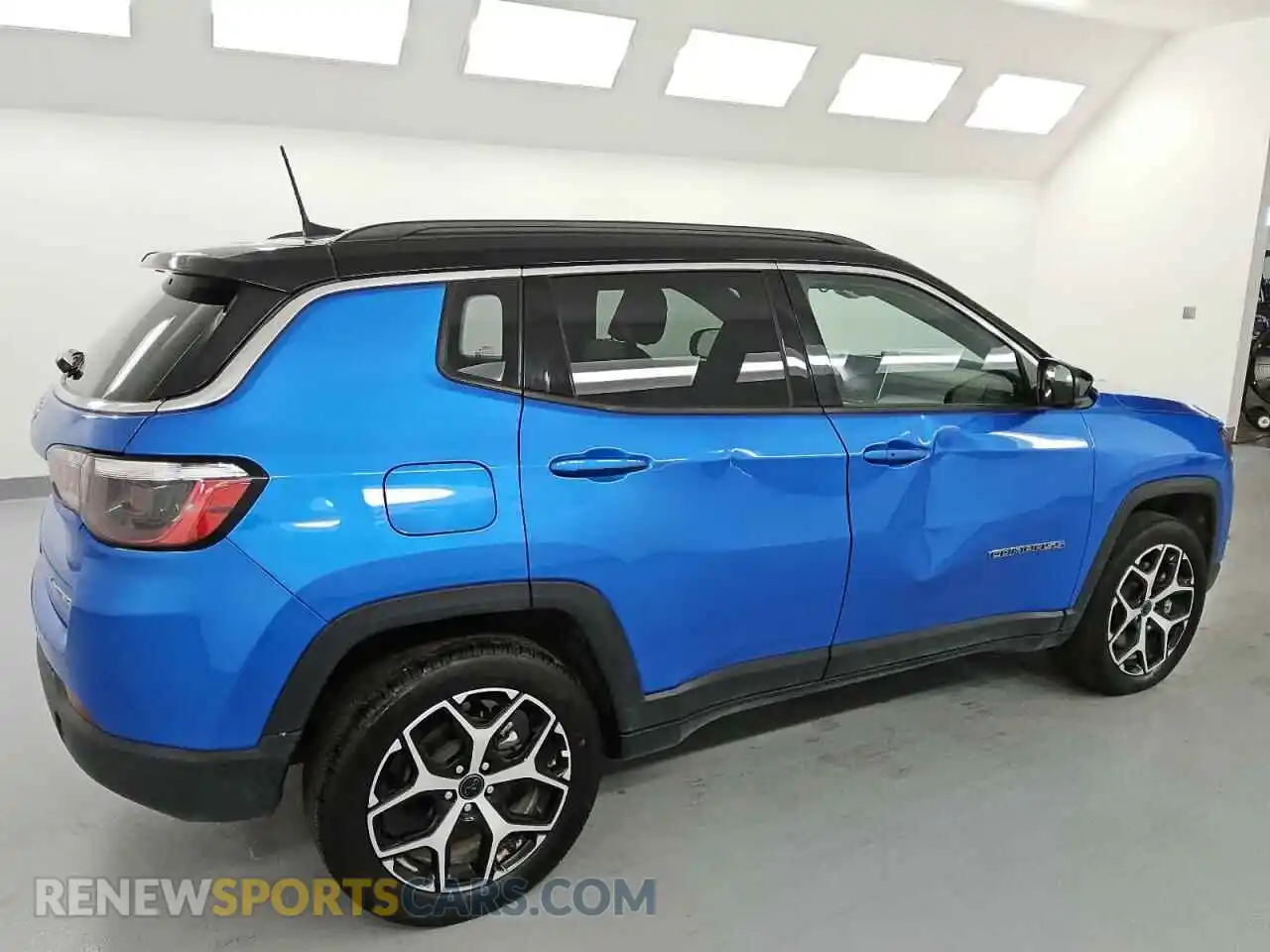 3 fotografías del automóvil dañado 3C4NJDCN3ST525903 JEEP COMPASS 2025
