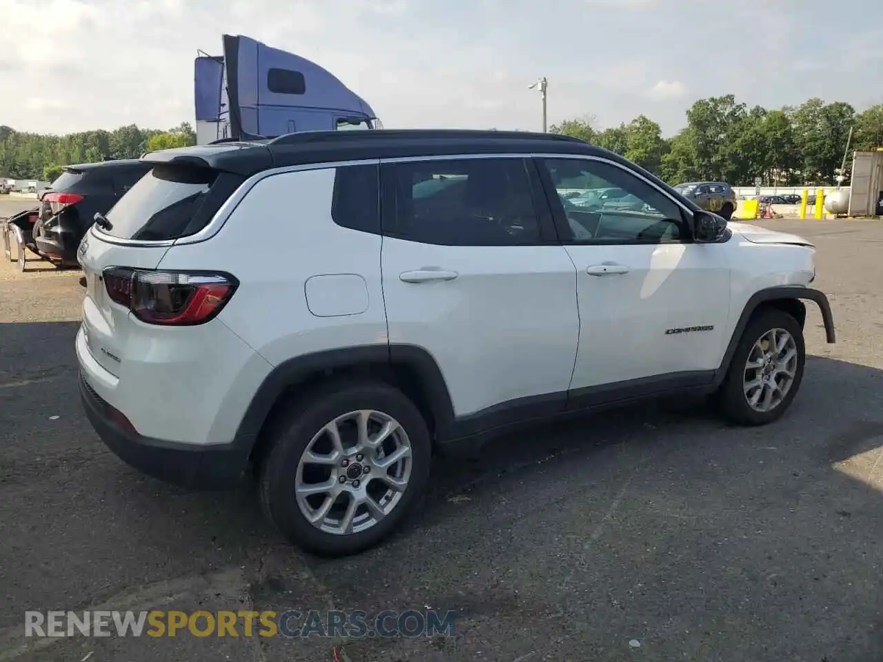 3 Photograph of a damaged car 3C4NJDCN8ST512970 JEEP COMPASS 2025