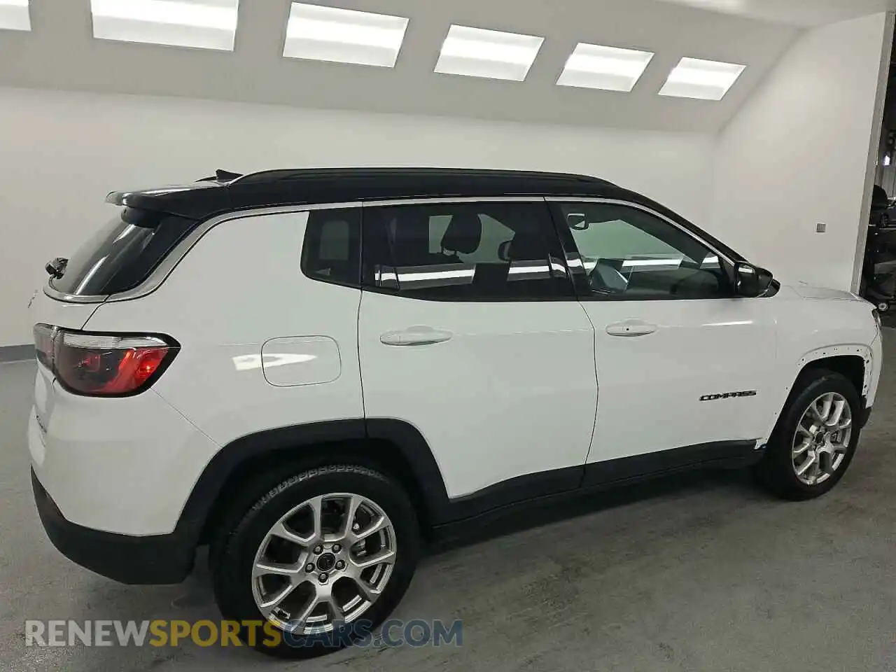 3 Photograph of a damaged car 3C4NJDCN9ST507387 JEEP COMPASS 2025
