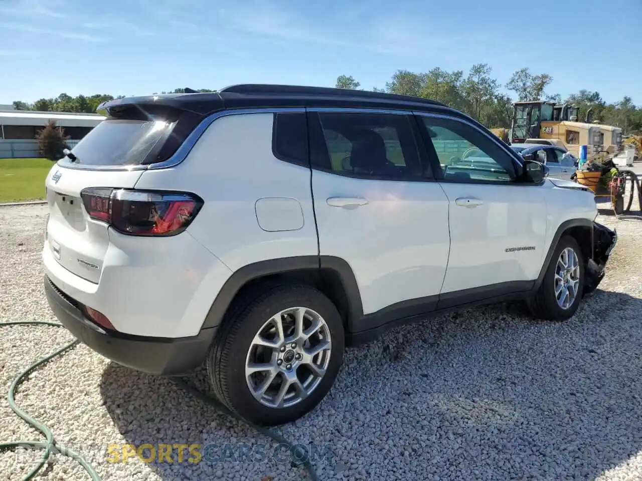 3 Photograph of a damaged car 3C4NJDCN9ST508068 JEEP COMPASS 2025