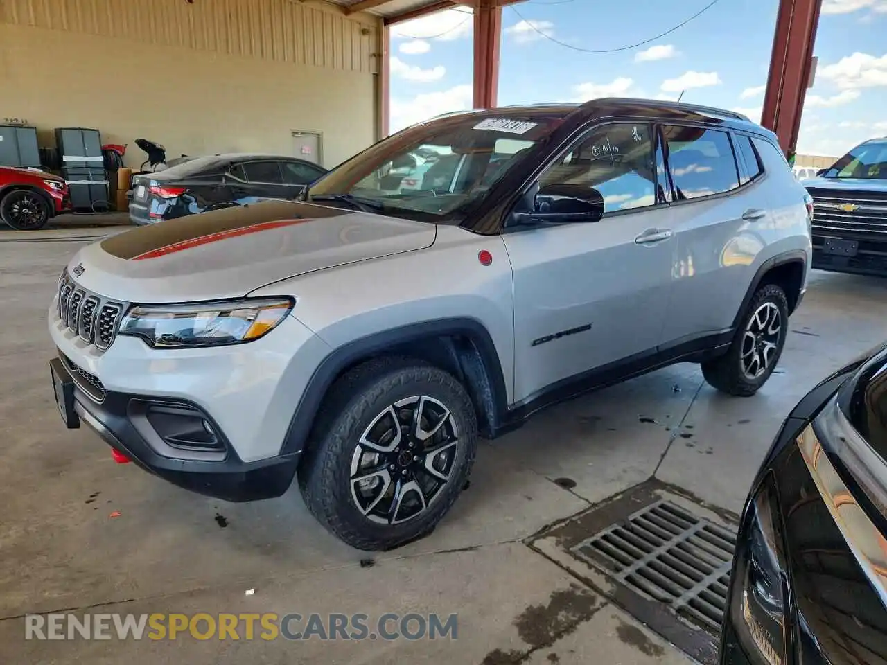 1 Photograph of a damaged car 3C4NJDDN0ST551129 JEEP COMPASS 2025