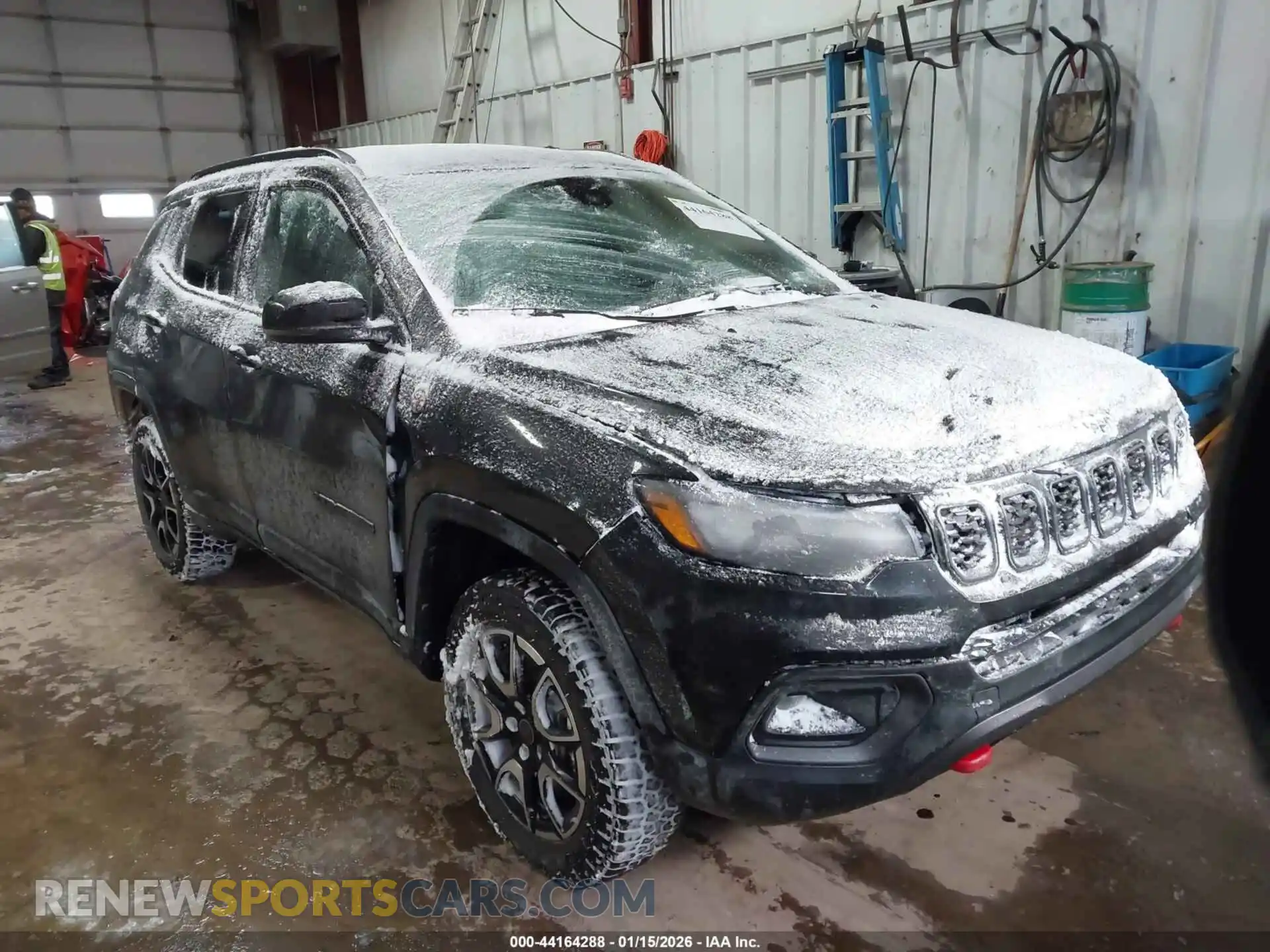 1 Photograph of a damaged car 3C4NJDDN2ST622055 JEEP COMPASS 2025