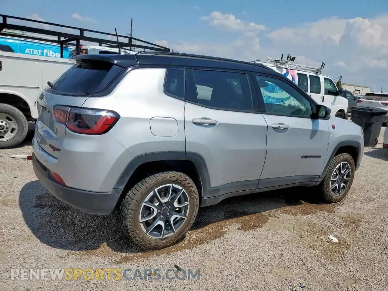 3 Photograph of a damaged car 3C4NJDDN3ST514558 JEEP COMPASS 2025