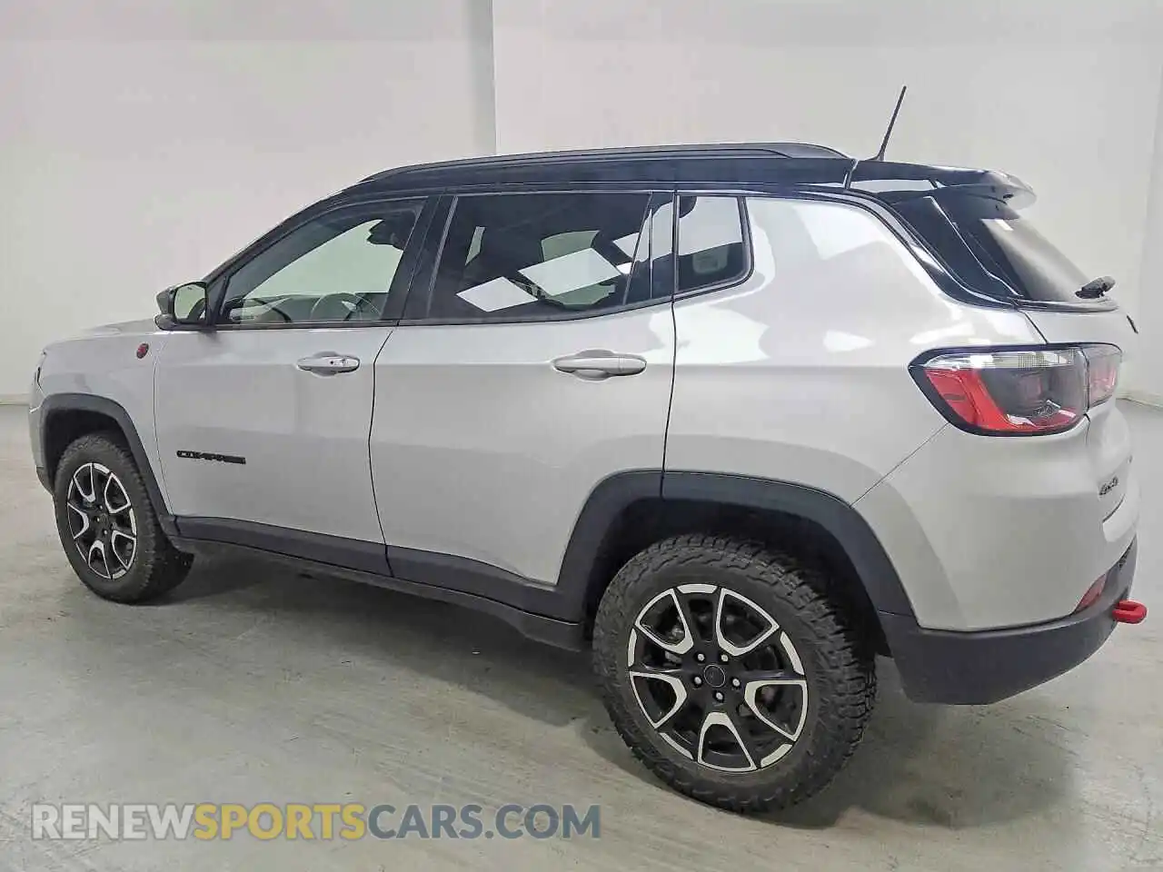 2 Photograph of a damaged car 3C4NJDDN6ST559333 JEEP COMPASS 2025