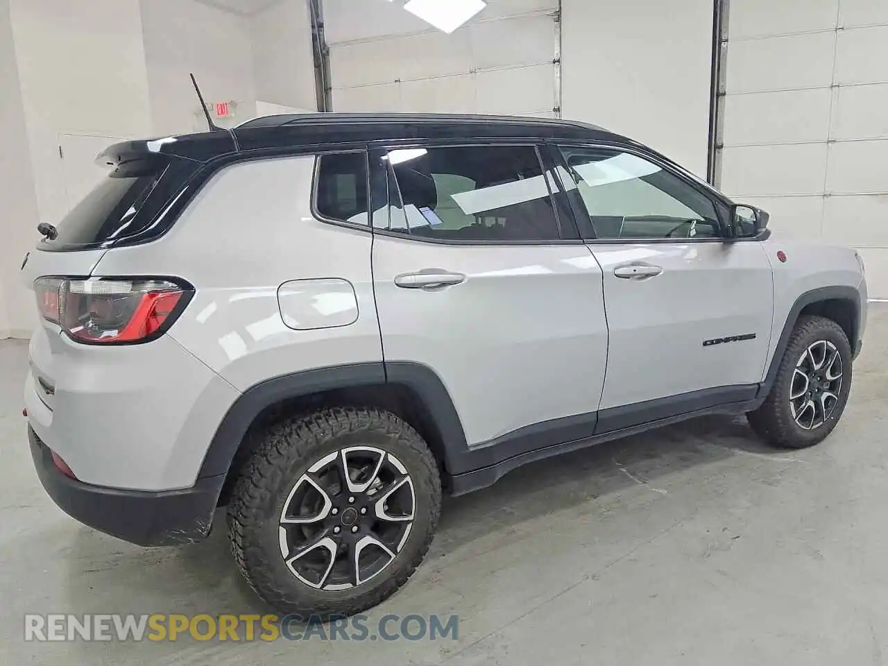 3 Photograph of a damaged car 3C4NJDDN6ST559333 JEEP COMPASS 2025