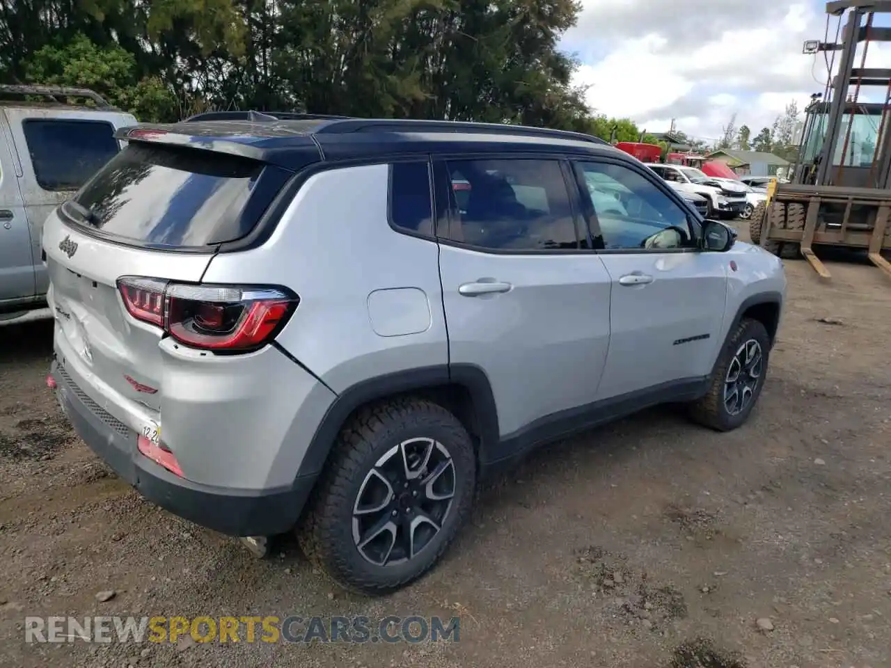 3 Photograph of a damaged car 3C4NJDDN7ST525370 JEEP COMPASS 2025
