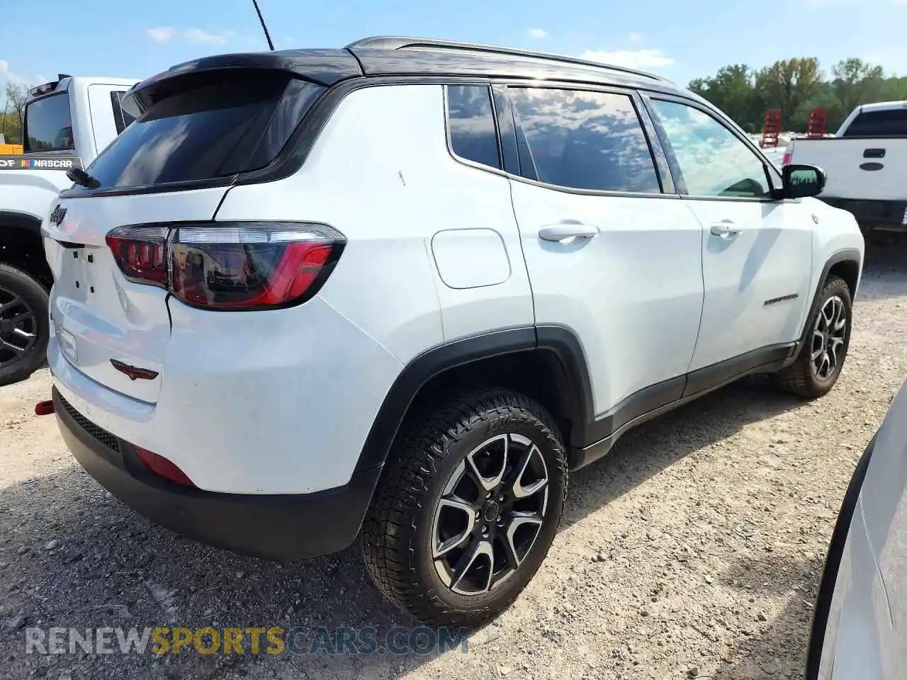 3 Photograph of a damaged car 3C4NJDDN8ST543716 JEEP COMPASS 2025