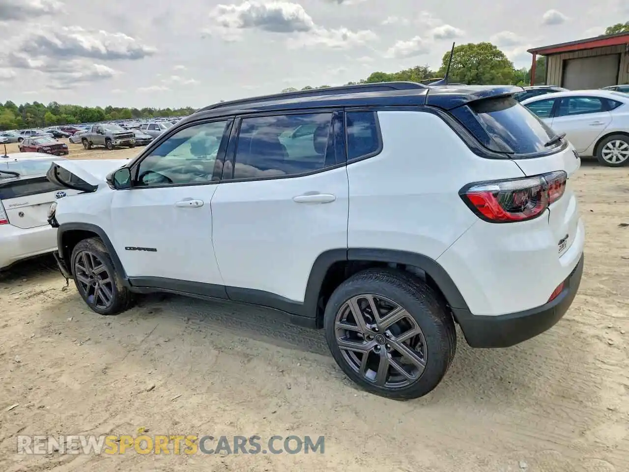 2 fotografías del automóvil dañado 3C4NJDCN8TT165352 JEEP COMPASS 2026