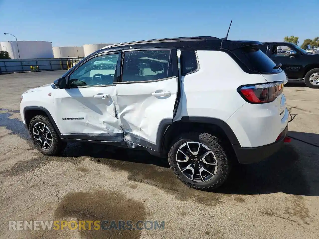2 fotografías del automóvil dañado 3C4NJDDN3TT181750 JEEP COMPASS 2026