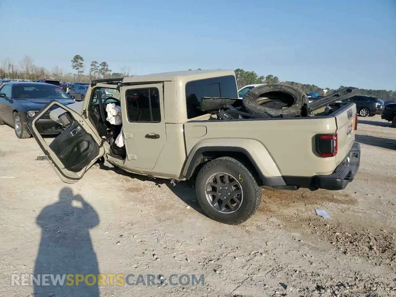 2 Photograph of a damaged car 1C6HJTFG2LL171896 JEEP GLADIATOR 2020