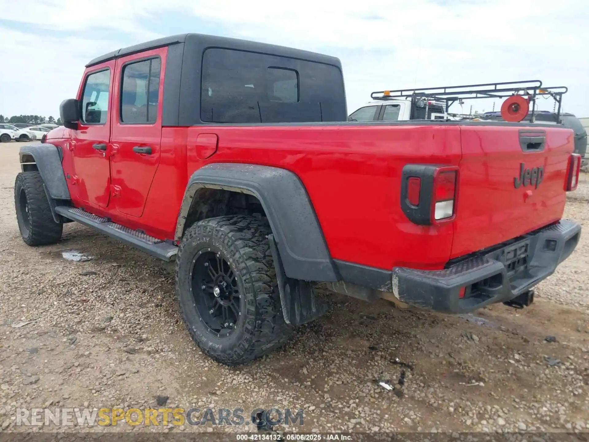 3 Photograph of a damaged car 1C6JJTAG1LL108622 JEEP GLADIATOR 2020