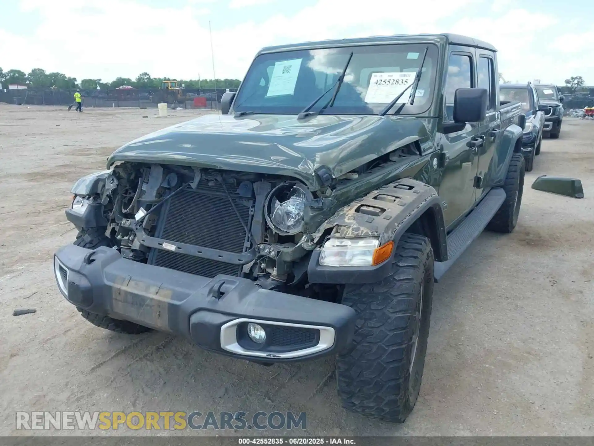 2 Photograph of a damaged car 1C6HJTFG1ML591229 JEEP GLADIATOR 2021