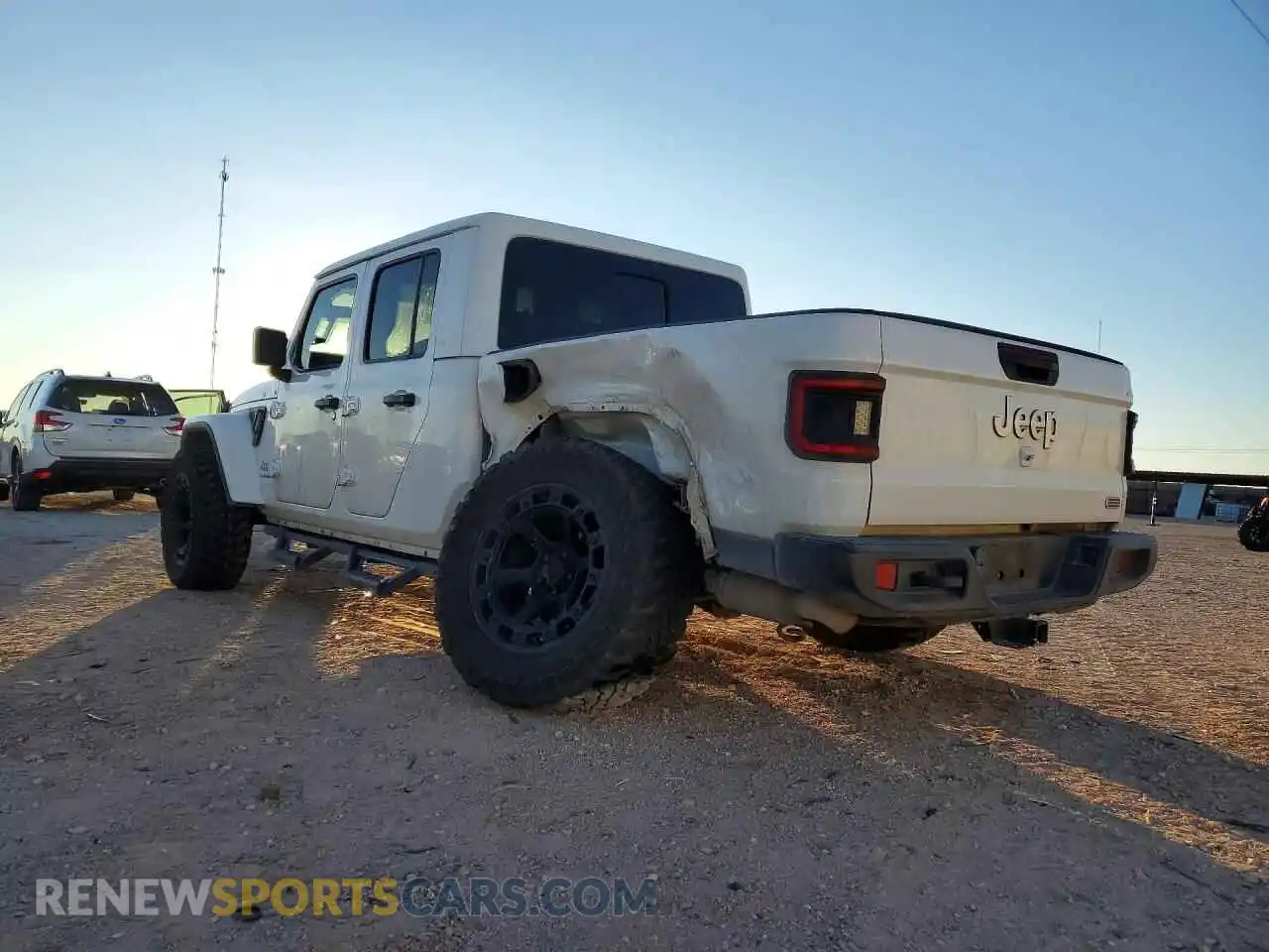 2 Photograph of a damaged car 1C6HJTFG3ML586369 JEEP GLADIATOR 2021