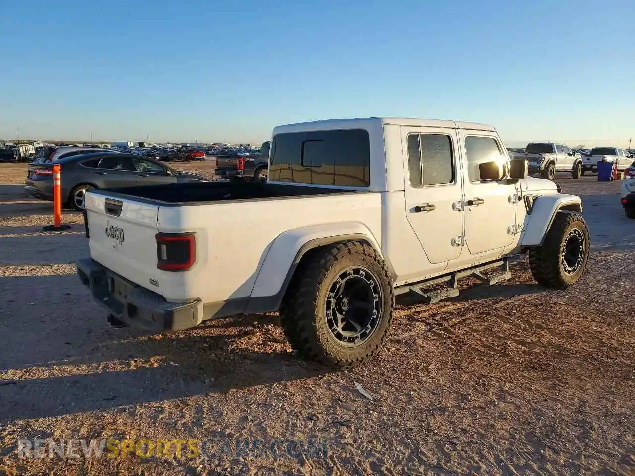 3 Photograph of a damaged car 1C6HJTFG3ML586369 JEEP GLADIATOR 2021