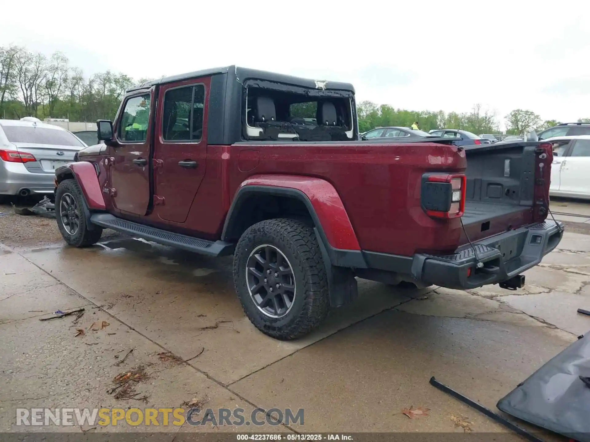 3 Photograph of a damaged car 1C6HJTFGXML555622 JEEP GLADIATOR 2021