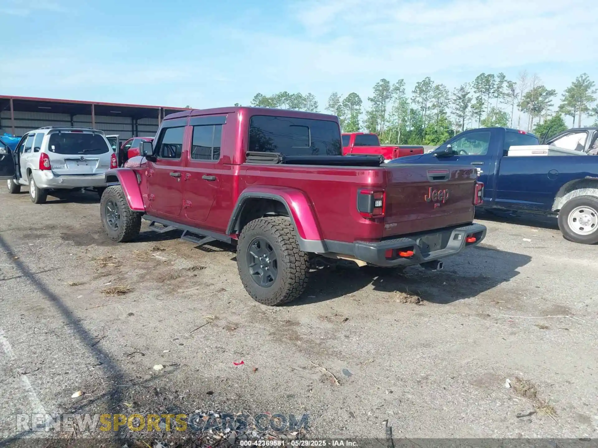 3 Photograph of a damaged car 1C6JJTEG8ML592381 JEEP GLADIATOR 2021