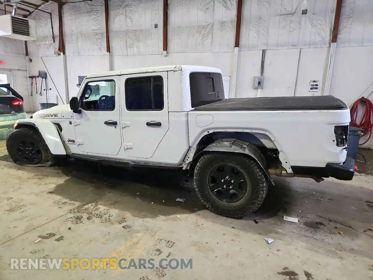 2 Photograph of a damaged car 1C6JJTEG6NL162883 JEEP GLADIATOR 2022