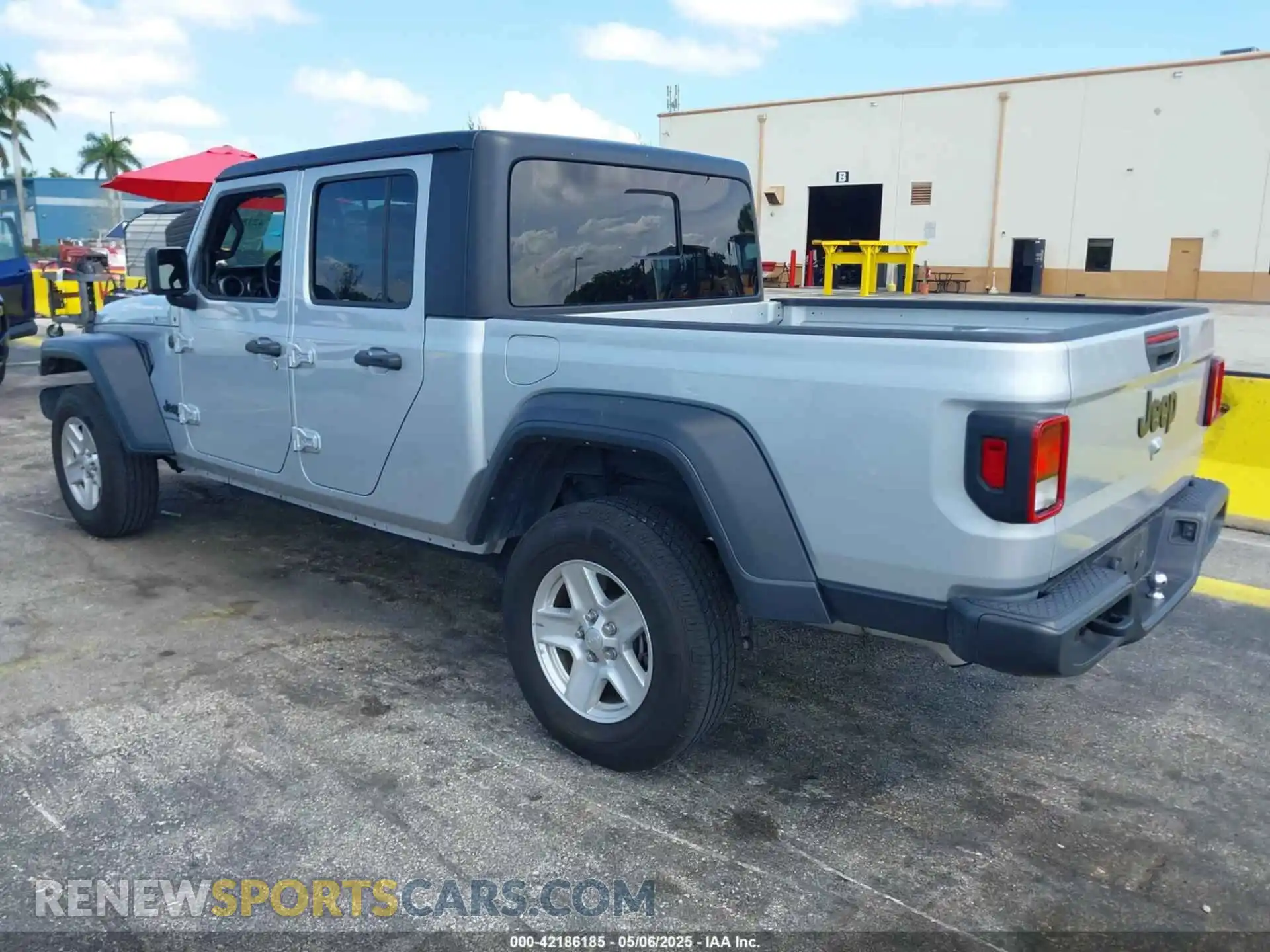 3 Photograph of a damaged car 1C6HJTAG9PL522977 JEEP GLADIATOR 2023
