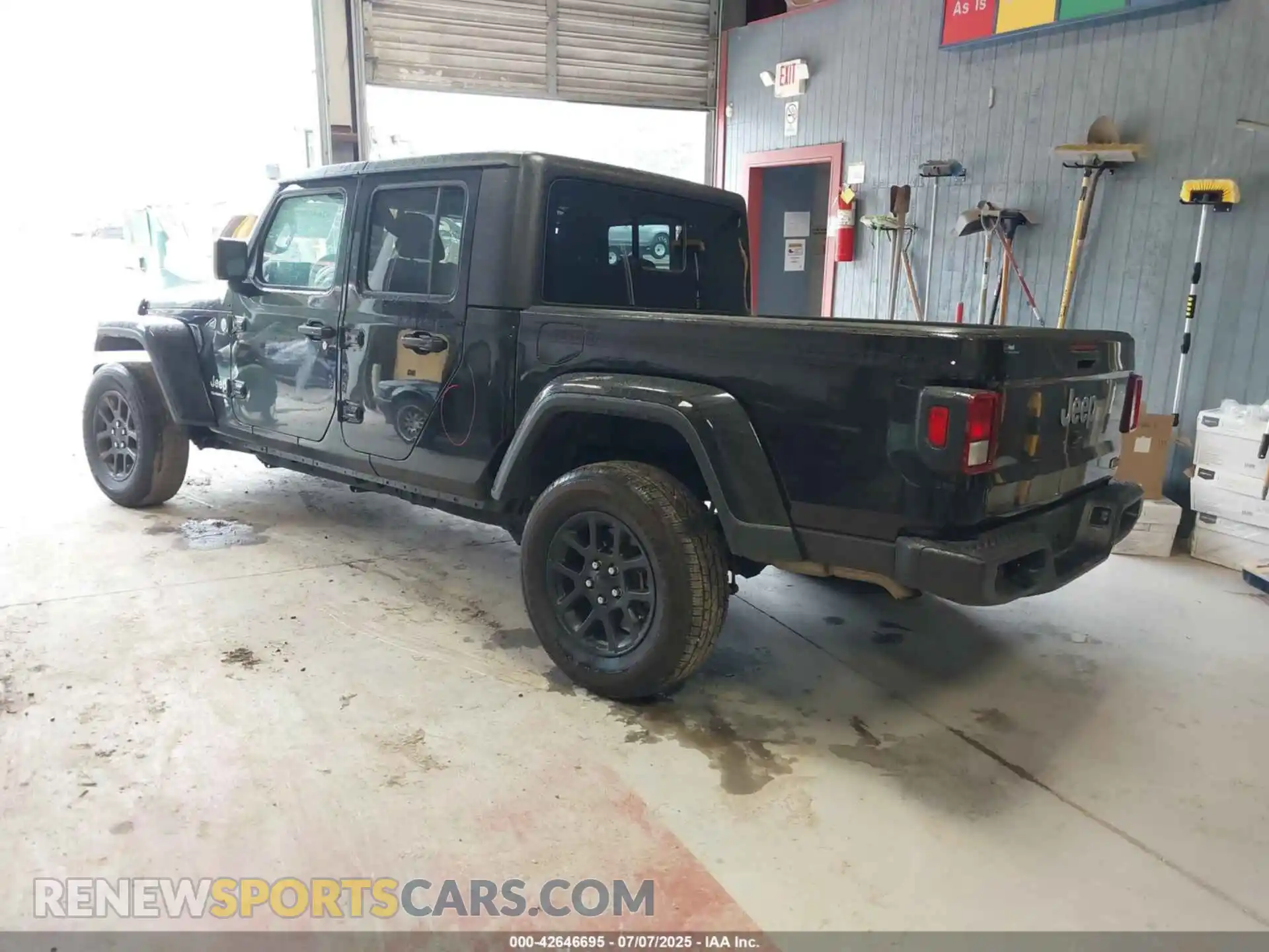 3 Photograph of a damaged car 1C6HJTFG3PL569804 JEEP GLADIATOR 2023