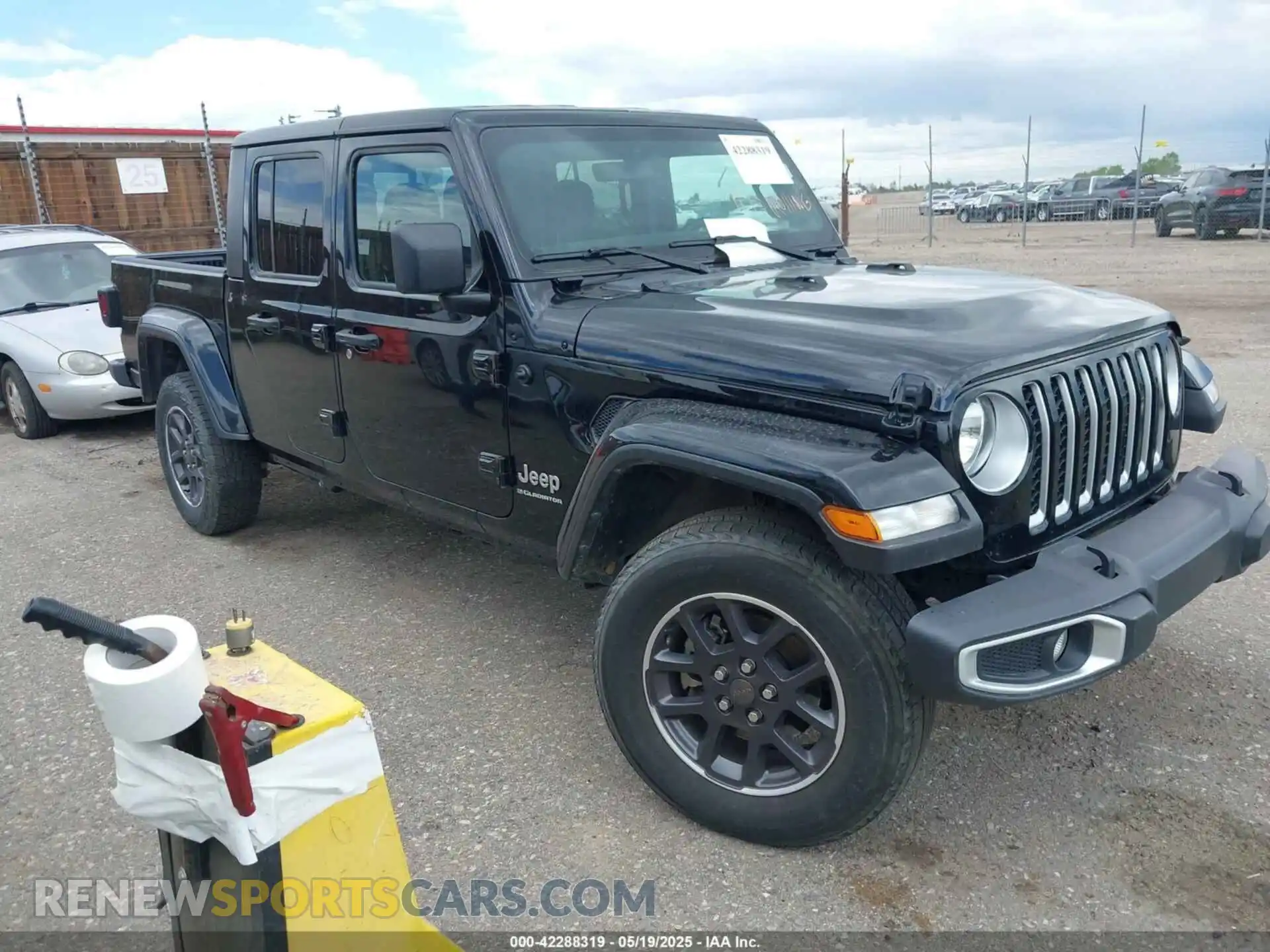 1 Photograph of a damaged car 1C6HJTFG5PL552826 JEEP GLADIATOR 2023