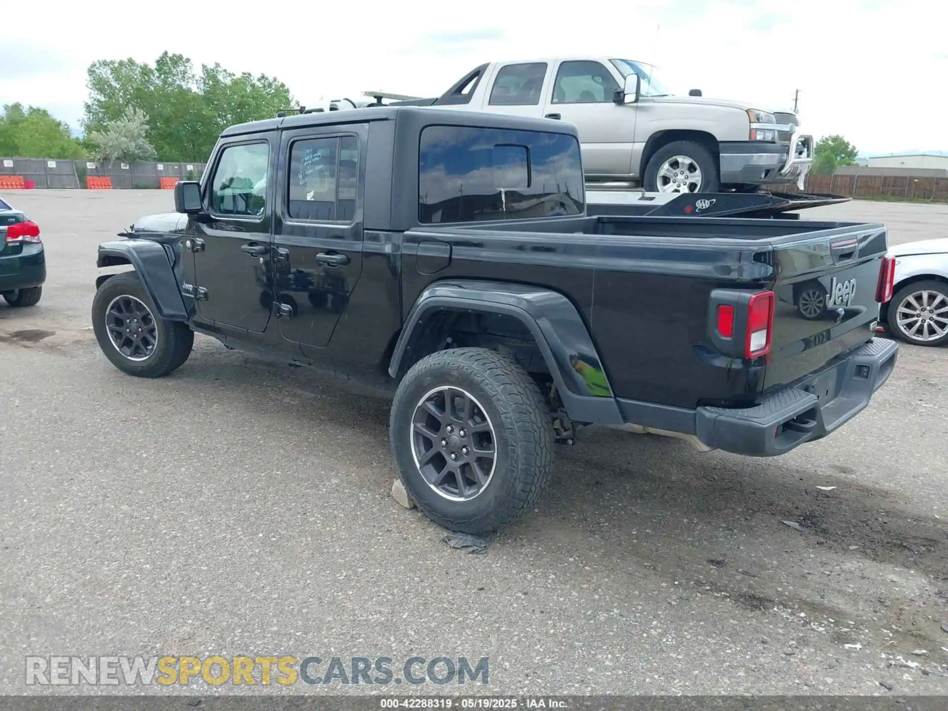3 Photograph of a damaged car 1C6HJTFG5PL552826 JEEP GLADIATOR 2023