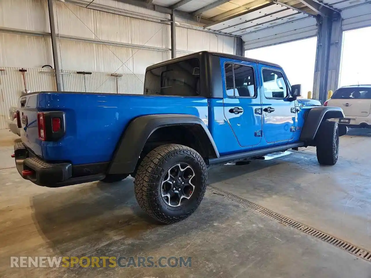 3 Фотография поврежденного автомобиля 1C6JJTBG1PL561675 JEEP GLADIATOR 2023
