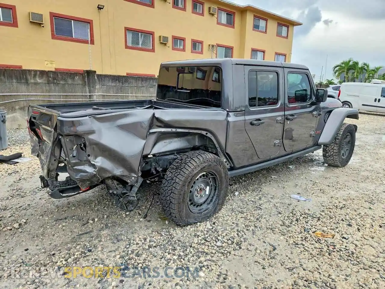 3 Photograph of a damaged car 1C6JJTEG5PL516606 JEEP GLADIATOR 2023