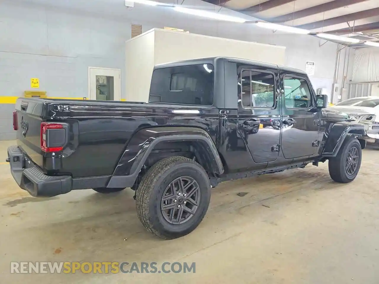 3 Photograph of a damaged car 1C6PJTAG0SL526520 JEEP GLADIATOR 2025