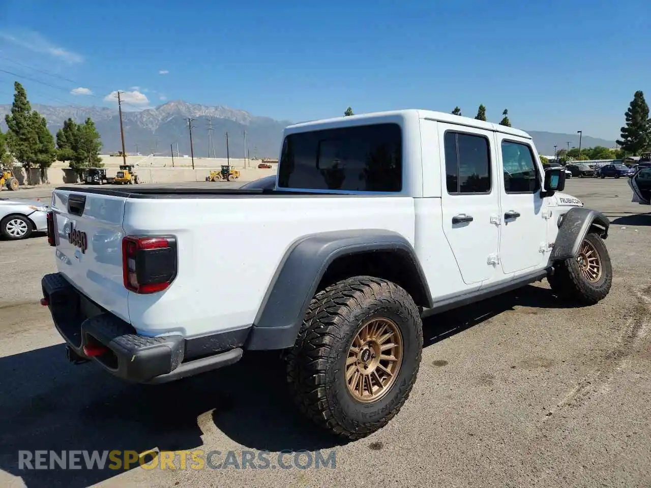 3 Photograph of a damaged car 1C6RJTBG9SL535773 JEEP GLADIATOR 2025