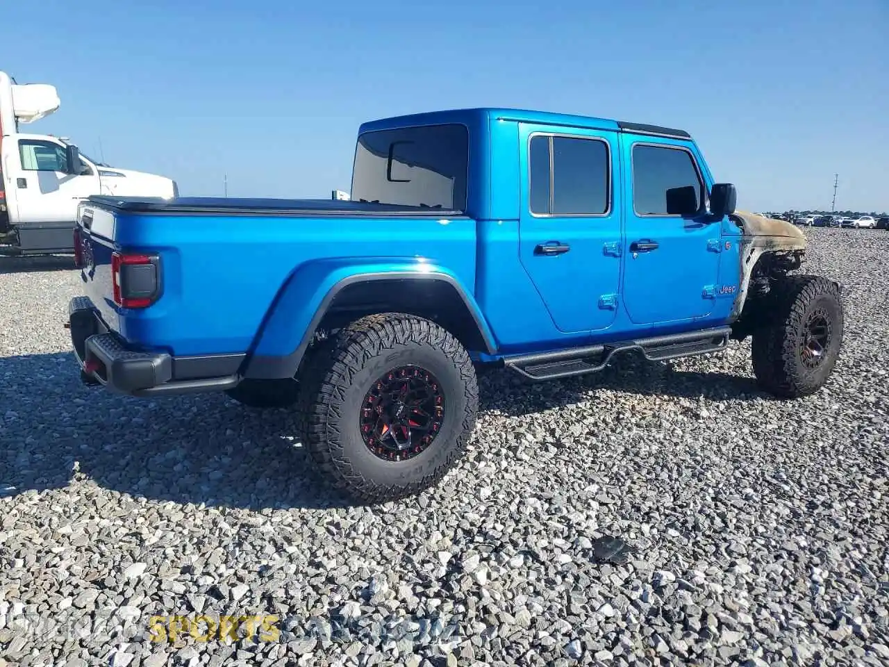 3 Фотография поврежденного автомобиля 1C6RJTBG9TL183764 JEEP GLADIATOR 2026