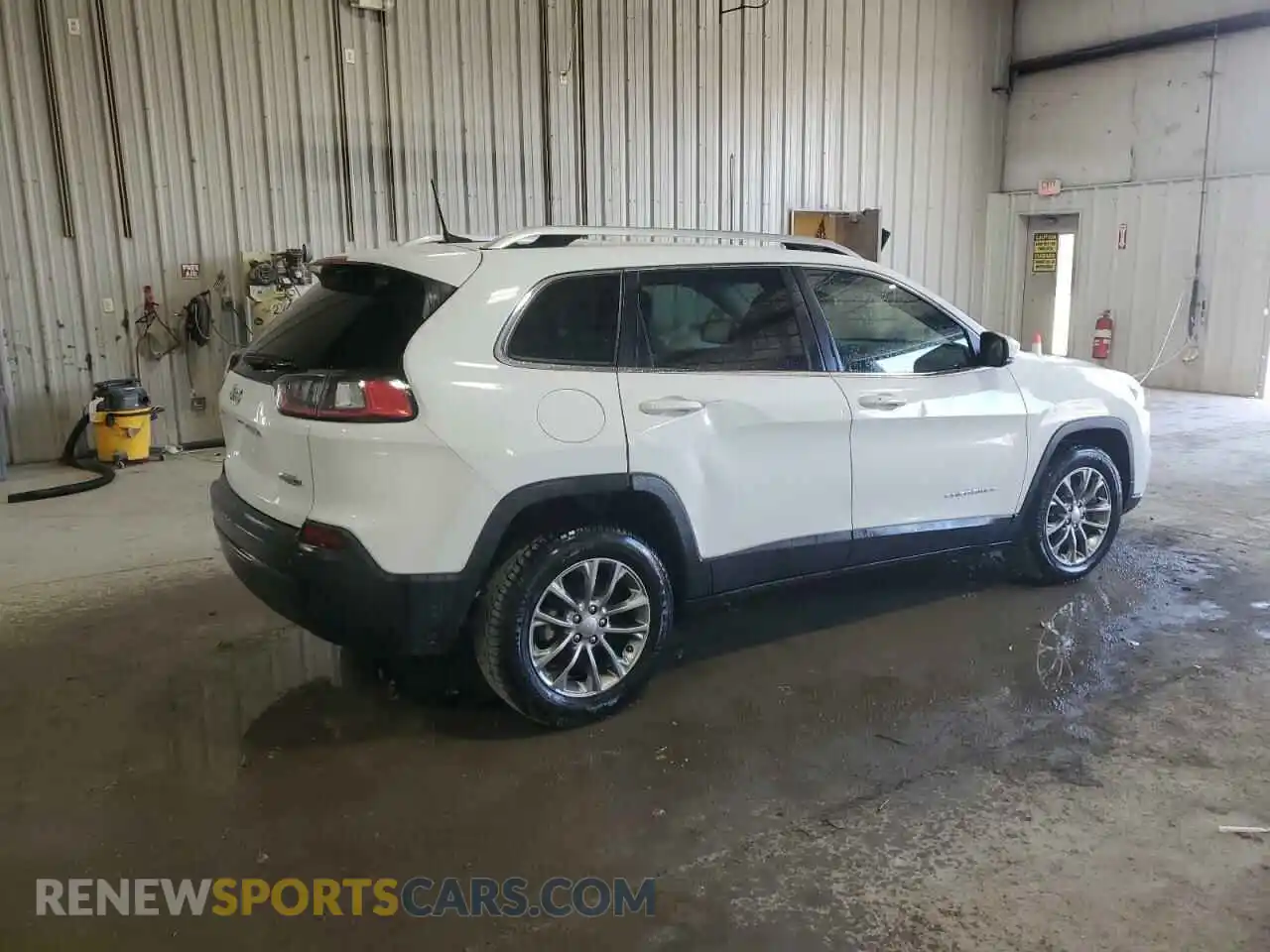 3 Photograph of a damaged car 1C4PJLLB5KD444142 JEEP GRAND CHER 2019