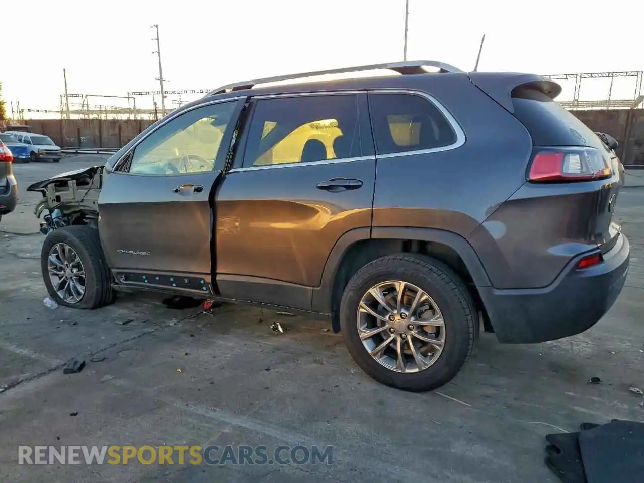 2 Photograph of a damaged car 1C4PJLLB8MD103949 JEEP GRAND CHER 2021