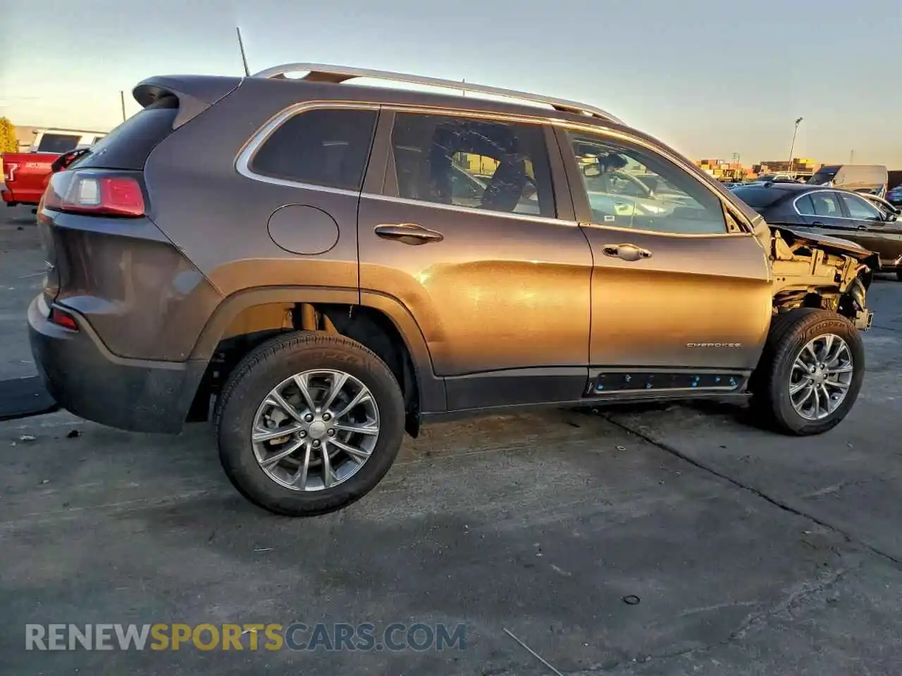 3 Photograph of a damaged car 1C4PJLLB8MD103949 JEEP GRAND CHER 2021