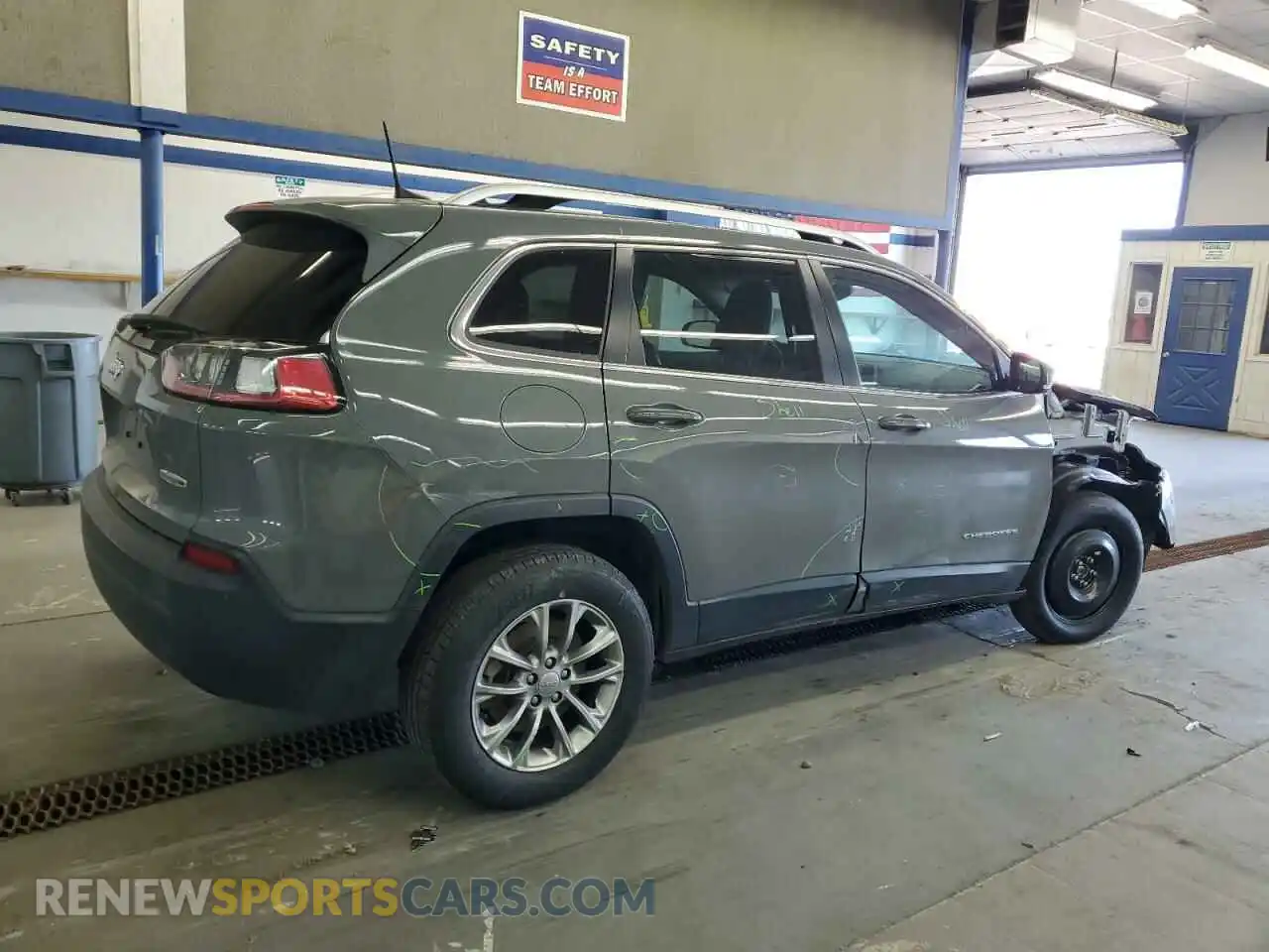 3 Photograph of a damaged car 1C4PJMLB5MD166948 JEEP GRAND CHER 2021
