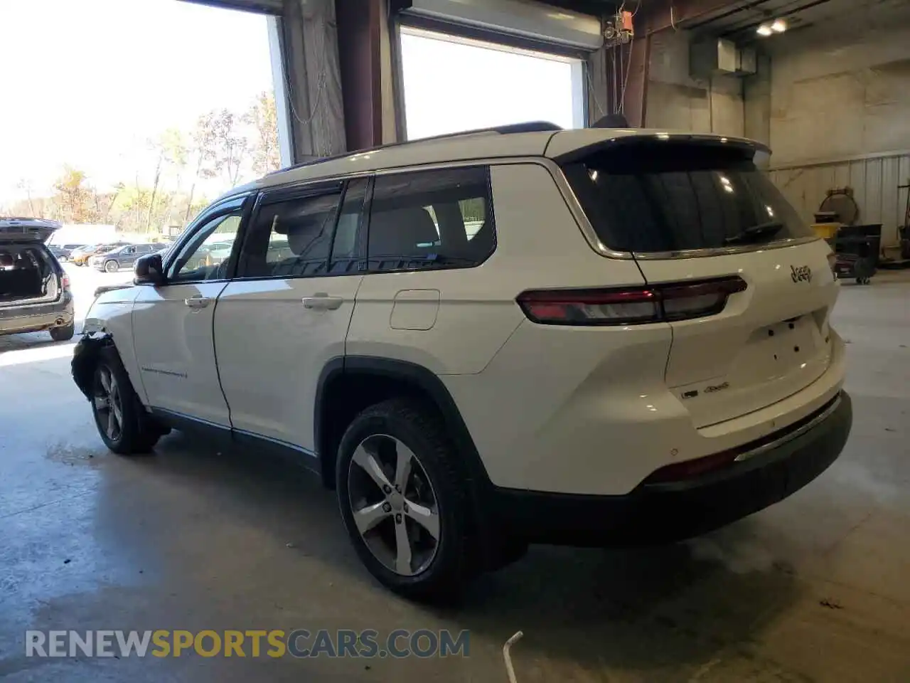 2 Photograph of a damaged car 1C4RJKBG3M8133241 JEEP GRAND CHER 2021