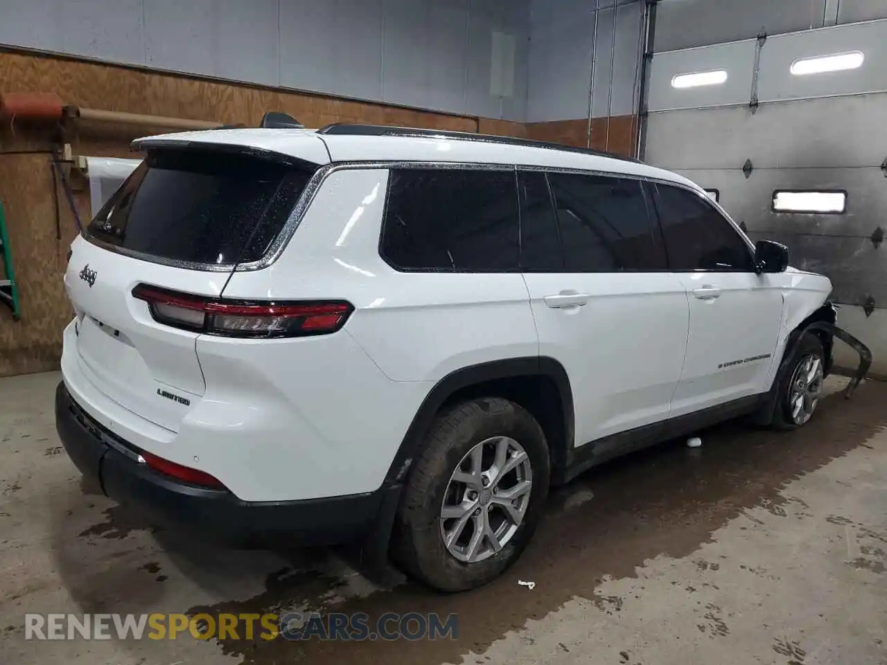 3 Photograph of a damaged car 1C4RJKBG4M8105044 JEEP GRAND CHER 2021