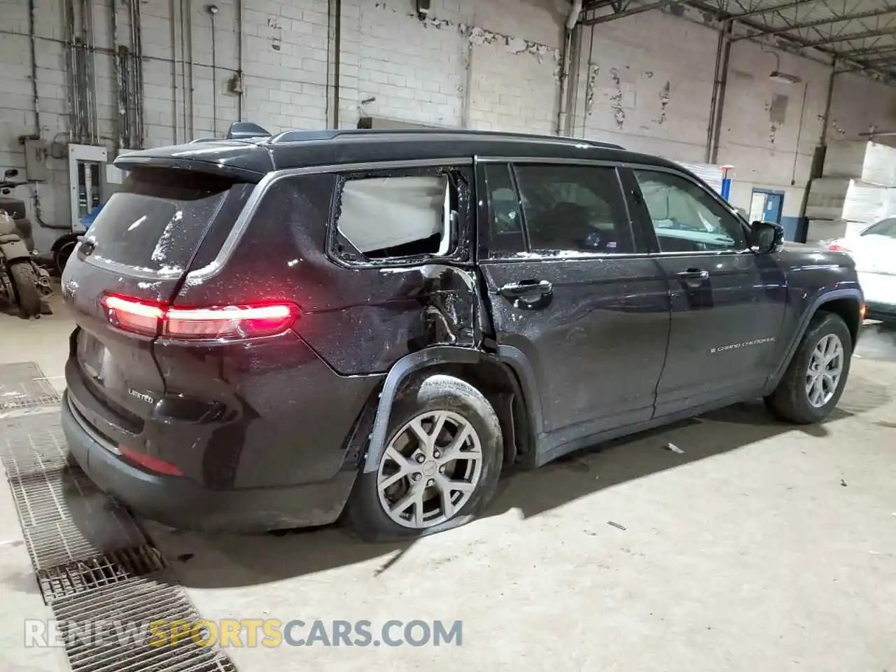 3 Photograph of a damaged car 1C4RJKBG4M8121325 JEEP GRAND CHER 2021