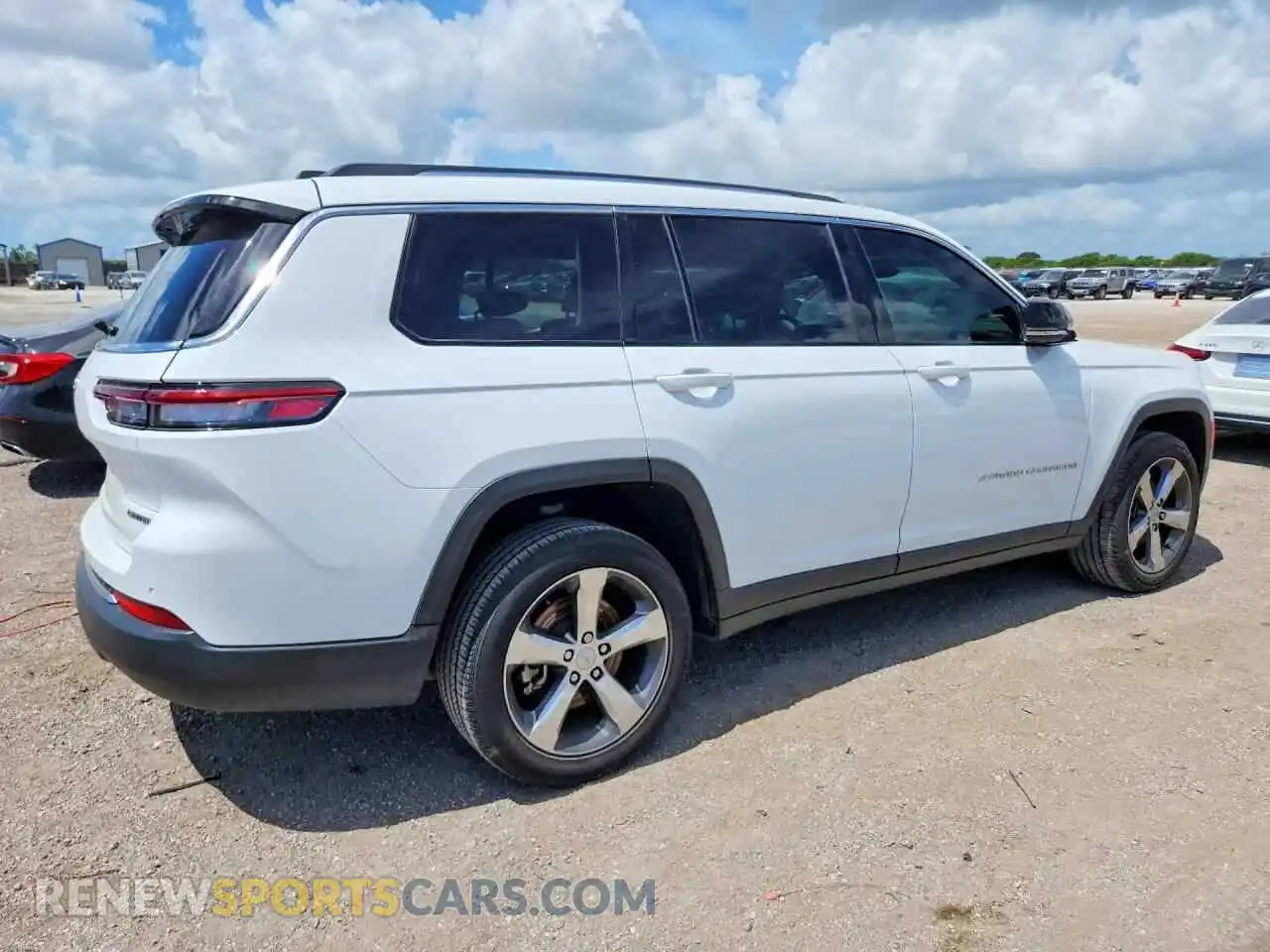 3 Photograph of a damaged car 1C4RJKBG4M8172761 JEEP GRAND CHER 2021